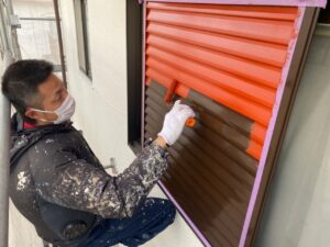 可児　外壁塗装　付帯部塗り替え　雨戸塗装　錆止め下塗り