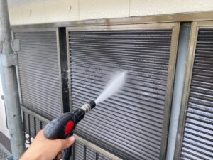 名古屋市北区　店舗外壁塗装　雨戸　高圧洗浄