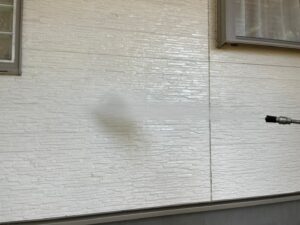 名東区　外壁サイディング塗装前　高圧洗浄作業中