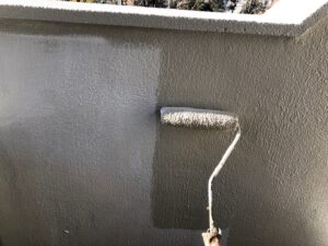 名古屋市東区 外壁塗装の現場から 階段袖壁塗装 カチオンシーラー下塗り