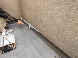 名古屋市北区　外壁塗装の現場から付帯塗装　水切り板金巾木塗装　錆止め　下塗り