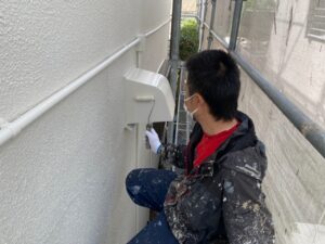 可児　外壁塗装　付帯部塗り替え　フードボックス塗装　上塗り1回目