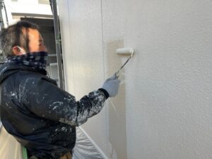 守山区　外壁塗装　膨れ　上塗り　イメージ