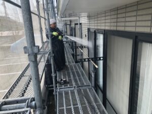 豊橋　外壁塗装　雨戸高圧洗浄