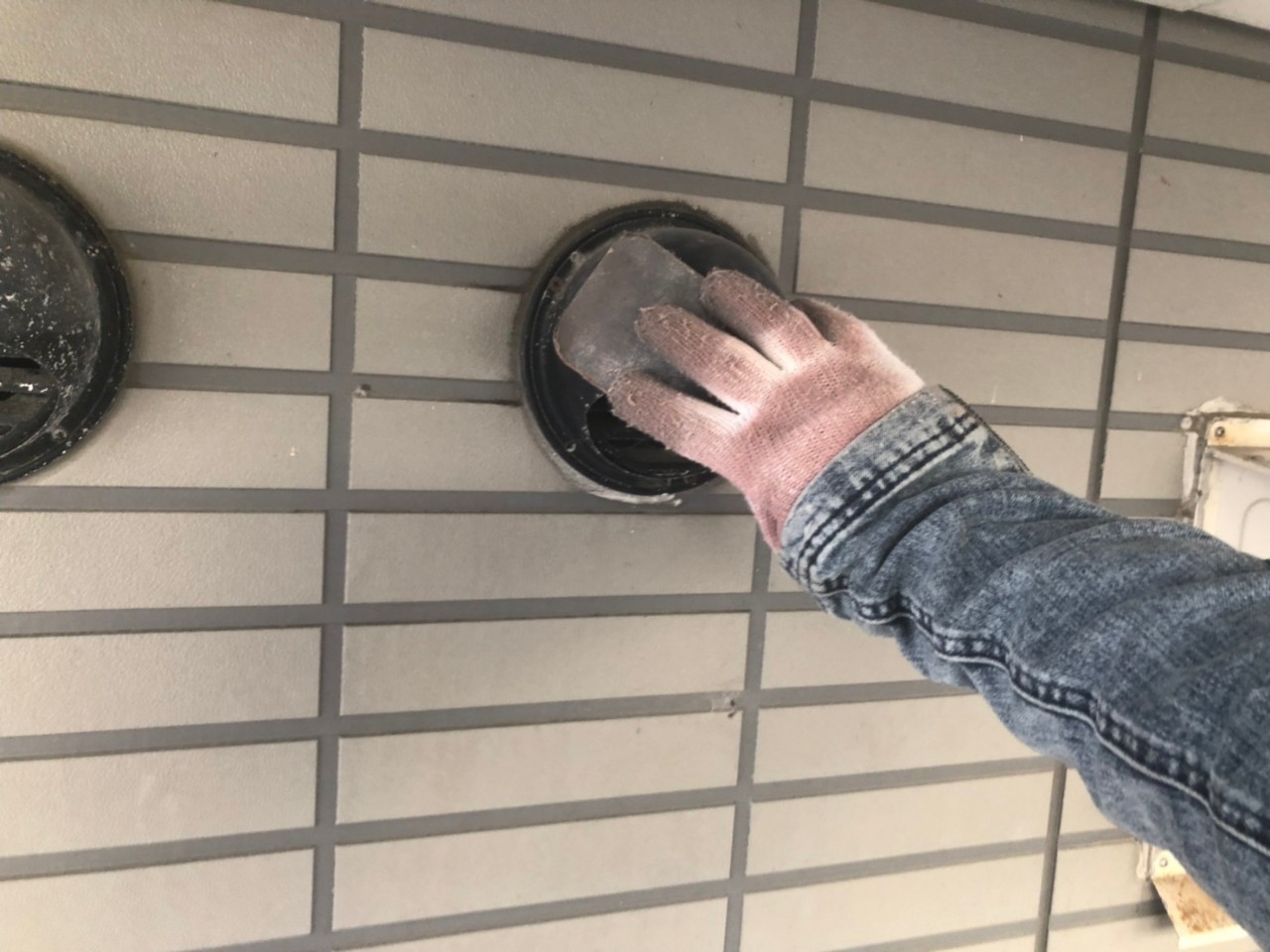 豊橋　外壁塗装　ケレン作業　ベントキャップ