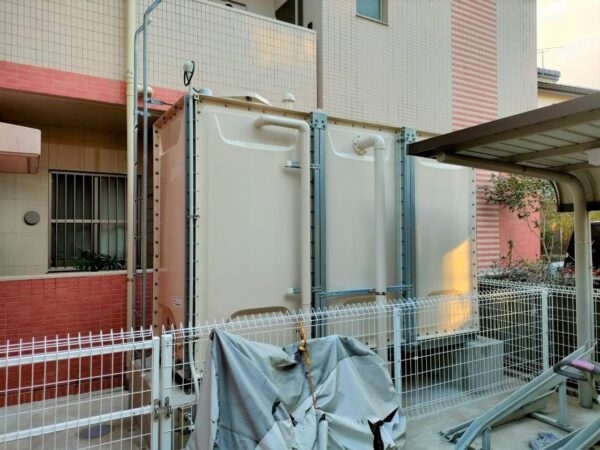 岡崎市　アパート　FRP受水タンク塗装　施工例の写真