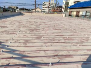 岩倉　外壁塗装の現場からカラー鋼板屋根の塗り替え作業　施工前　イメージ