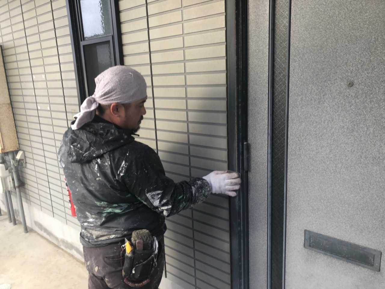 豊橋　外壁塗装　ケレン作業　玄関枠