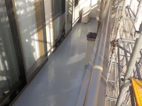 名古屋市東区 ネイビー×ホワイト系 おしゃれな外壁塗装 施工例 ベランダ塗装 イメージ
