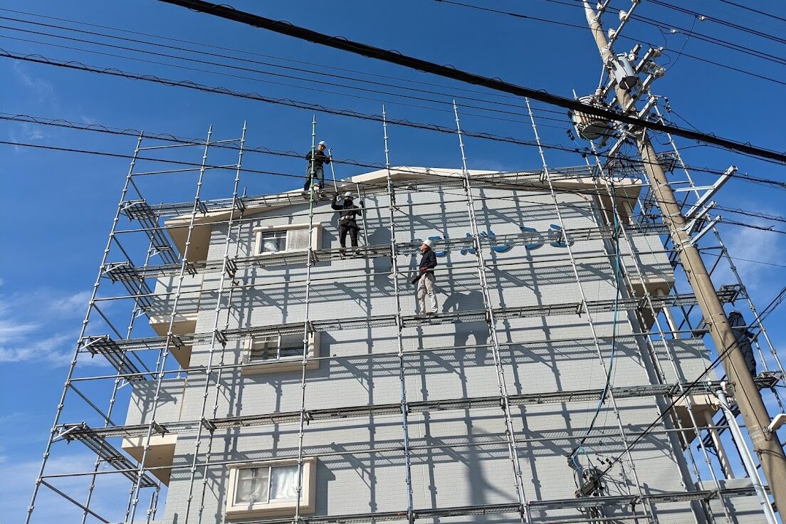 足場費用が無料になる事は絶対にありえません。イメージ