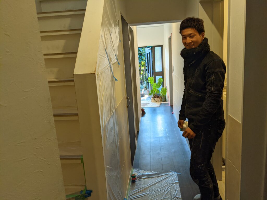 名古屋市北区　室内塗装　階段の養生作業