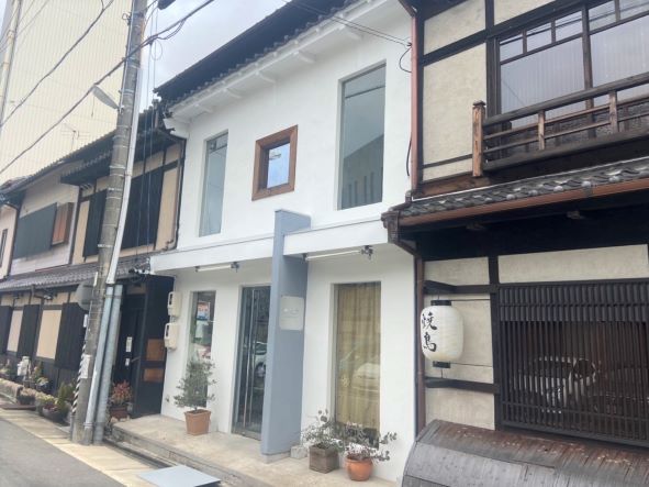 名古屋市東区　 和モダンテイスト美容室　外壁塗装　施工例の写真
