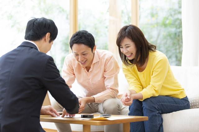 信頼できる外壁塗装業者の選び方　訪問販売業者と契約してはいけない　イメージ