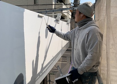 四日市市 店舗 ホワイト系 外壁塗装 施工例 看板塗装 イメージ