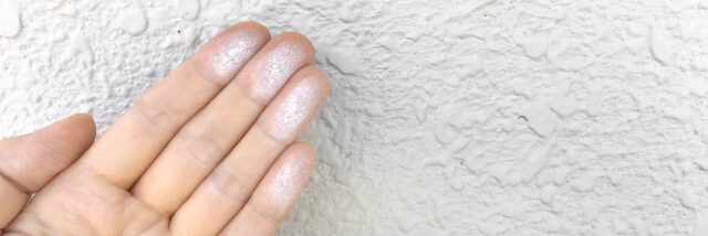 外壁　サイディング塗装表面のチョーキング現象（白亜化）　イメージ