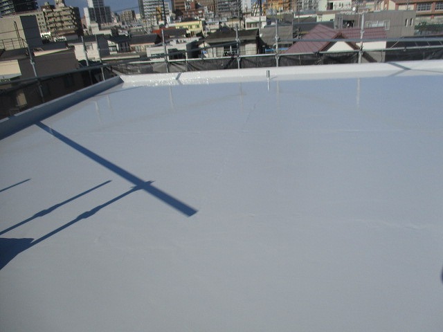 名古屋市東区 ツートンカラー3階建て住宅 外壁塗装 施工例 屋上防水完成 イメージ