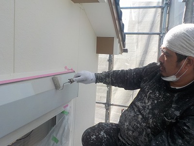 半田市 ホワイト×ブラウン系 和モダン住宅 外壁塗装 施工例 シャッターボックス塗装 イメージ
