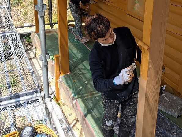 東郷町　ログハウス　外壁塗装　施工中