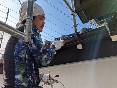 名古屋市緑区　和風住宅　外壁塗装　塩ビ樋塗装　上塗り　イメージ