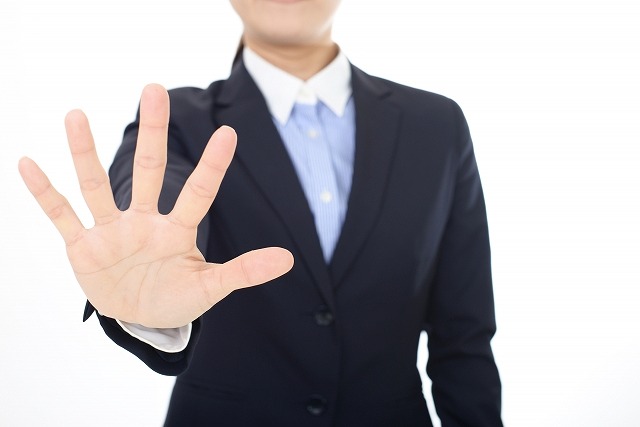 新規外壁塗装 塗装専門を謡っている業者も「利益第一」がたくさんいるので注意 イメージ