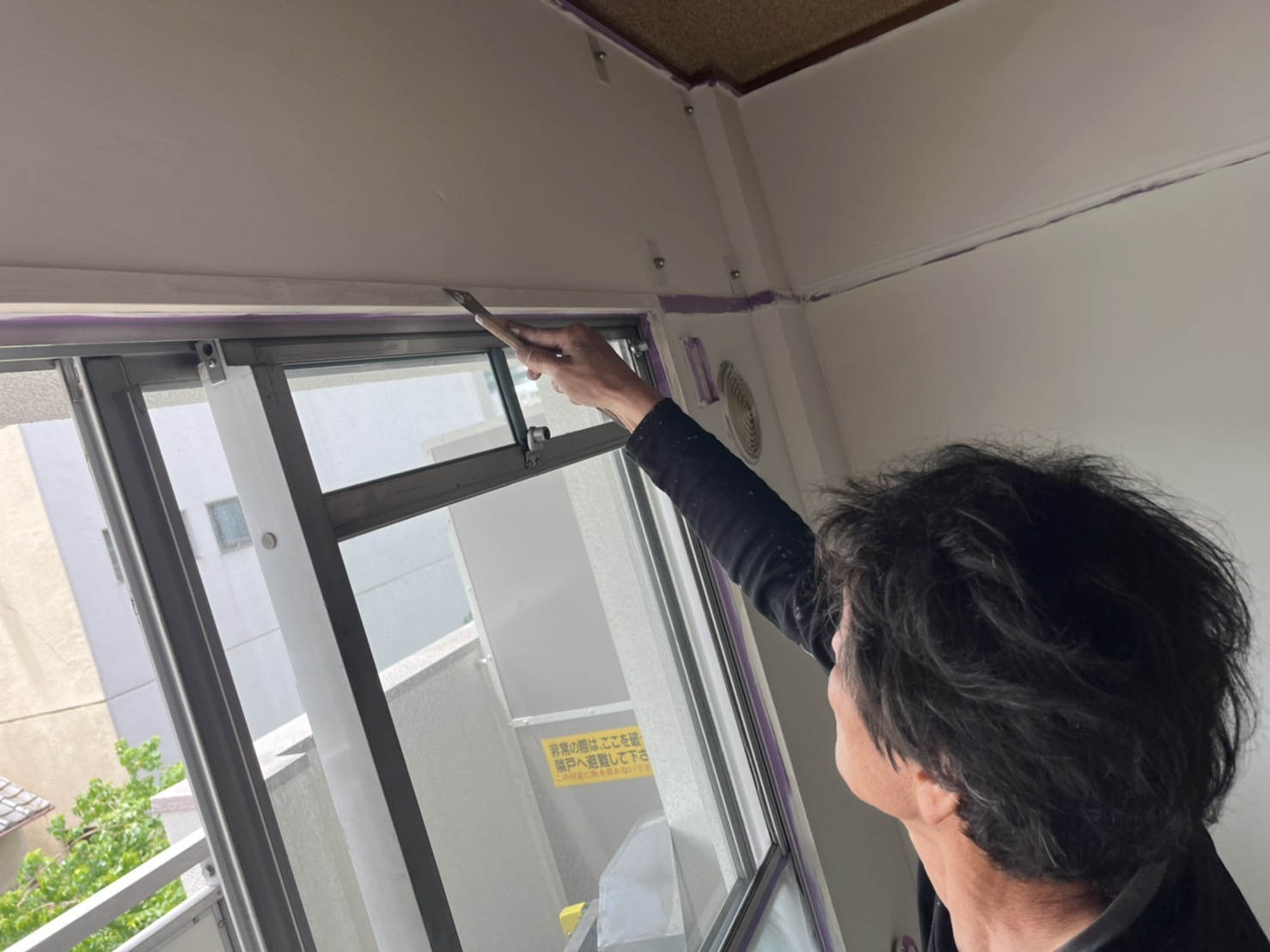 名古屋市北区マンション室内塗装　木枠パテ処理　イメージ