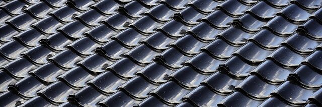 釉薬瓦と和瓦の塗装｜専用下塗り材が必要です　イメージ