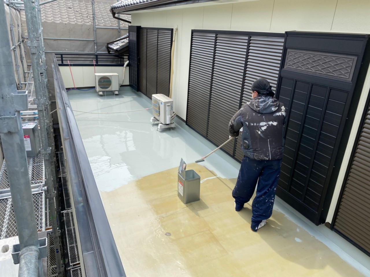 名古屋市港区 趣きある和風住宅 外壁塗装 施工例 ベランダ防水塗装中塗り イメージ