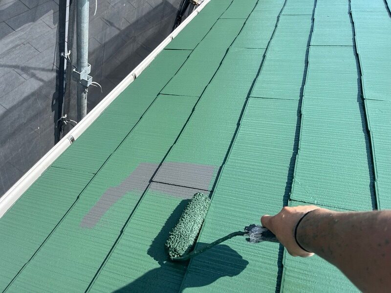 昭和区の屋根塗装の現場から　上塗り　イメージ"