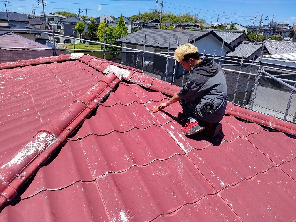 桑名　和風住宅　外壁塗装の現場からU瓦屋根の塗り替え