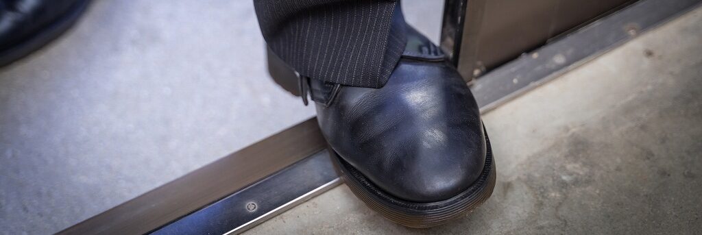 怪しい外壁塗装の訪問販売業者の営業トーク「お客様の住まいに来る、きっかけ」　イメージ