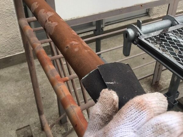 中村区　賃貸マンション 外壁塗装　ベランダ手摺　ケレン作業　イメージ