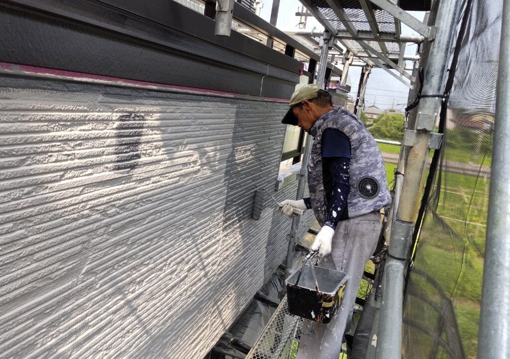 一宮市　洋風住宅　ツートンカラー外壁塗装　施工例　上塗り　イメージ