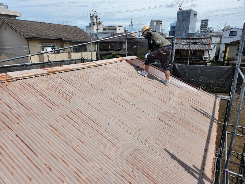 千種区　外壁塗装　離れトタン屋根下塗り　イメージ