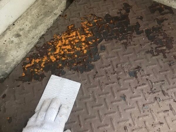 中村区　賃貸マンション 外壁塗装　外縞鋼板　ケレン作業　イメージ