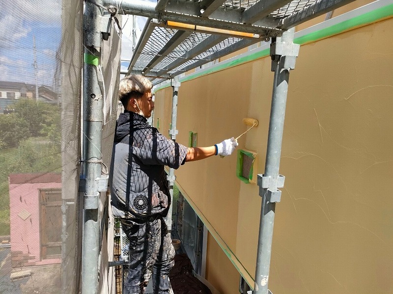 一宮市　かわいいイエロー系　南欧風住宅　外壁塗装　施工例　　ベランダ塗装　上塗り２回目　イメージ