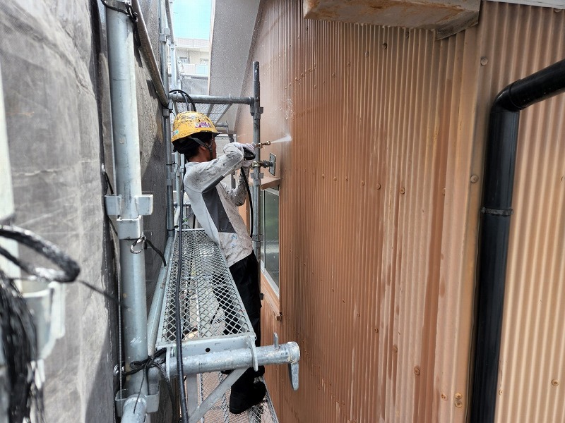 千種区　外壁塗装の現場から　高圧洗浄作業