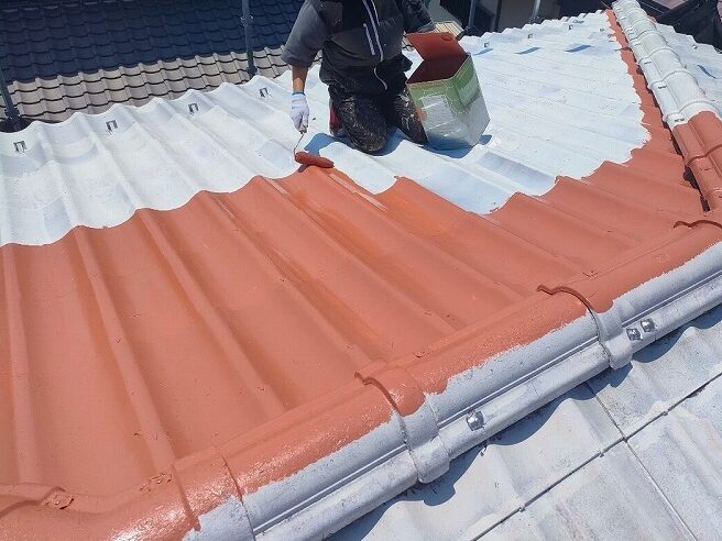U瓦屋根塗装 KFケミカル「セミフロンルーフⅡ」上塗り 施工中