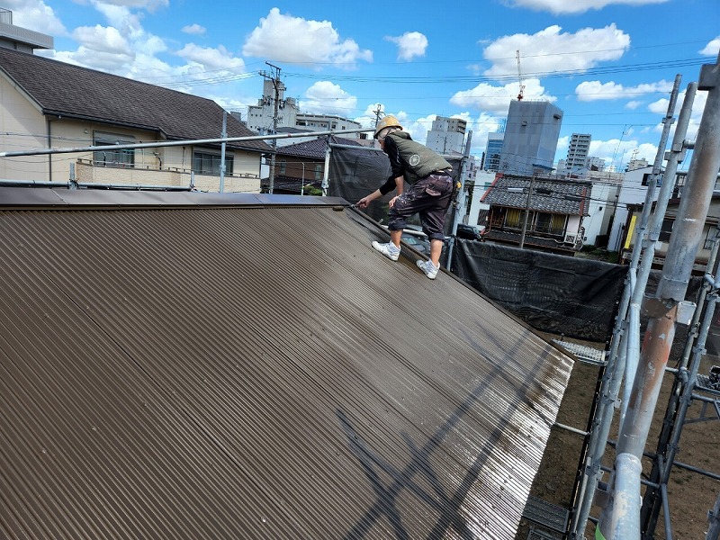 千種区　外壁塗装　離れトタン屋根上塗り2回目　イメージ