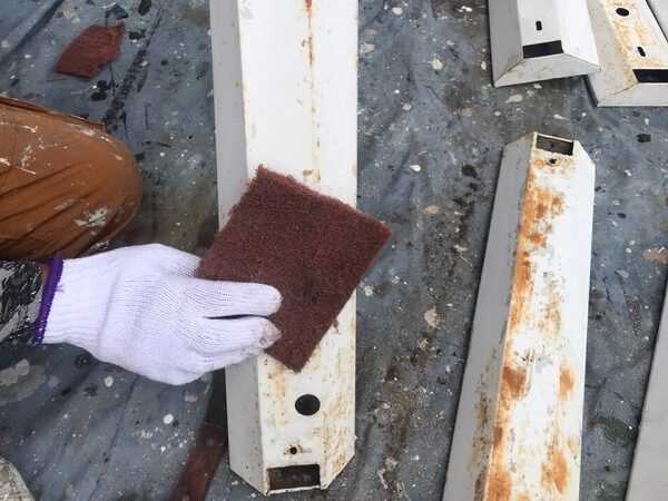中村区　賃貸マンション 外壁塗装　照明反射板　ケレン作業　イメージ