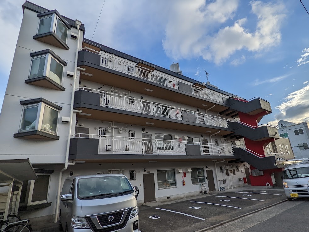 中村区　賃貸マンション　トリコロールカラー外壁塗装　施工例