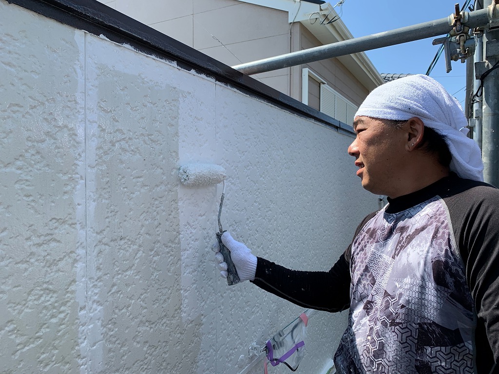 中村区 (株)柴田金属様 外壁塗装 施工例 外壁下塗り作業 イメージ