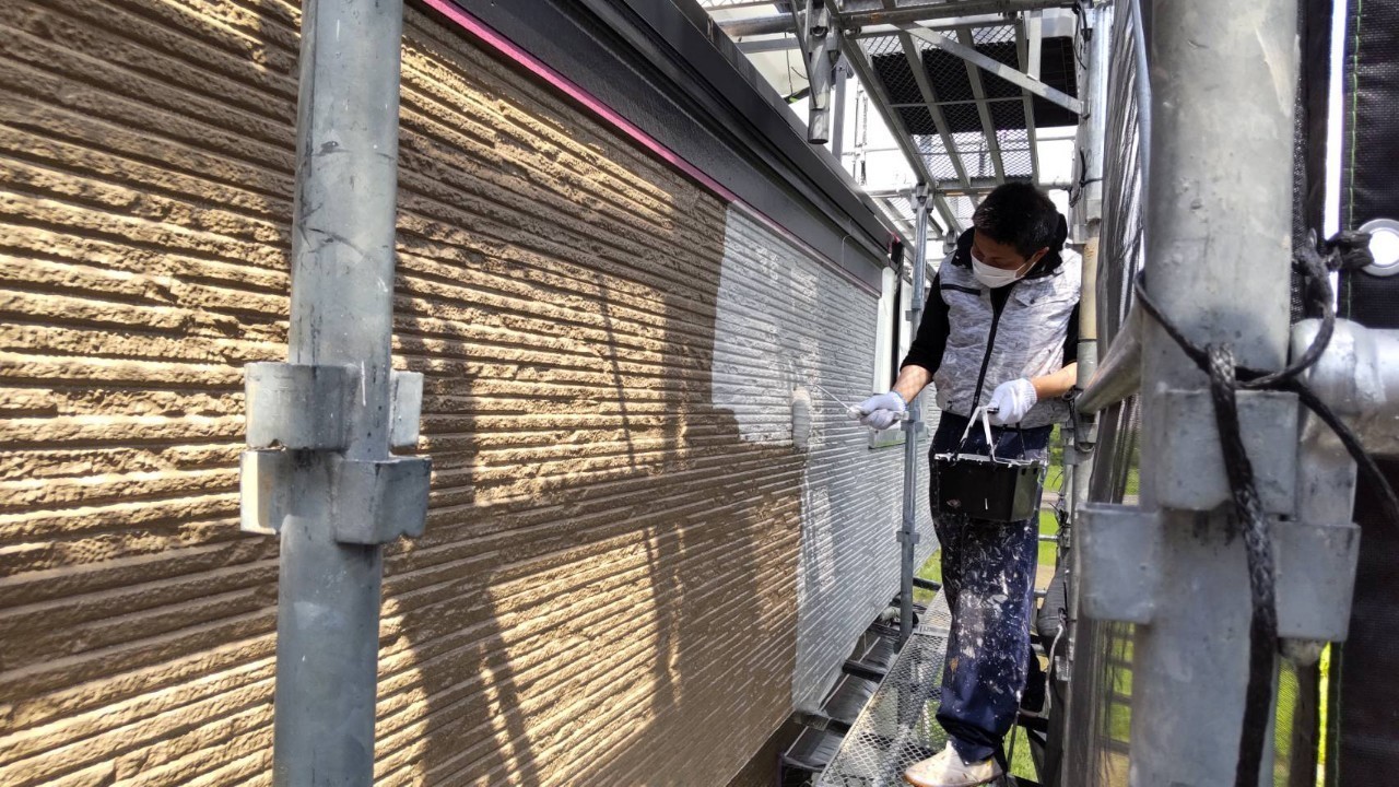 一宮市　洋風住宅　ツートンカラー外壁塗装　施工例　下塗り　イメージ