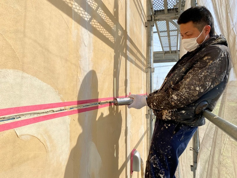 一宮南欧風住宅　外壁補修　シーリング均し作業　イメージ