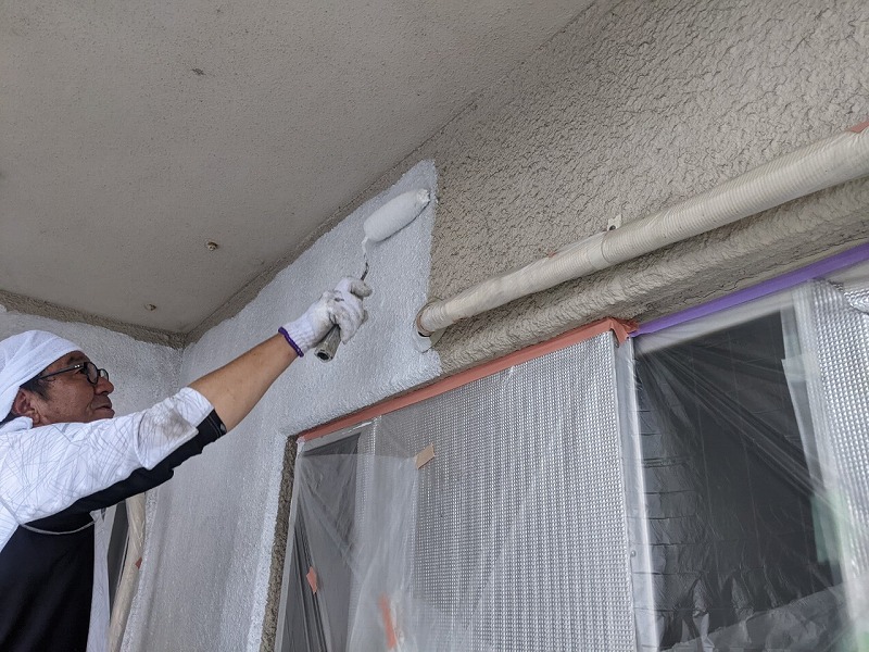 中村区 賃貸マンション トリコロールカラー外壁塗装 施工例 外壁下塗り作業 イメージ