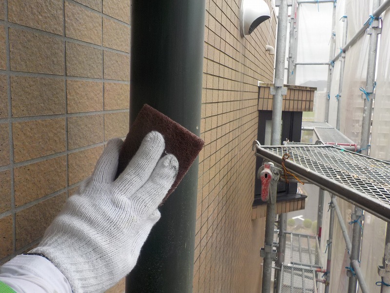 犬山市 賃貸マンション修繕外壁塗装 施工例 ケレン・足付け作業 イメージ