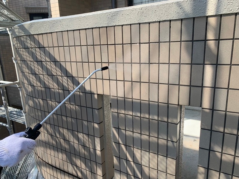 犬山市 賃貸マンション 外壁修繕塗装 施工例 タイル外壁塗装上吹き イメージ