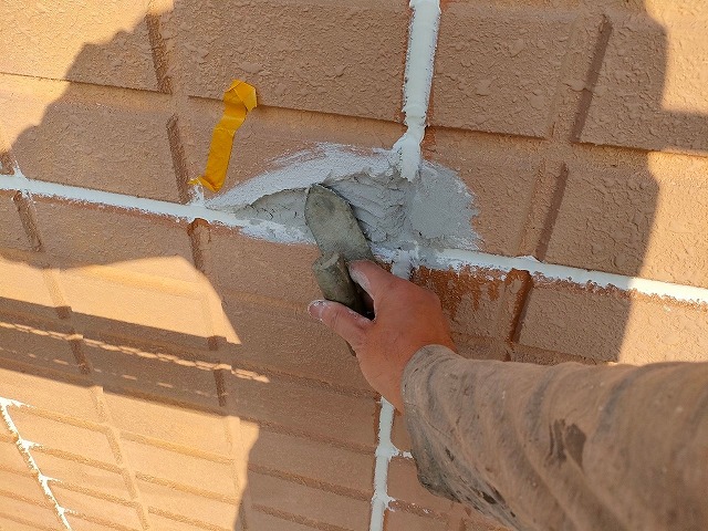 熱田区ALC住宅 外壁塗装前 欠損部分 エポキシ樹脂モルタル形成 補修作業