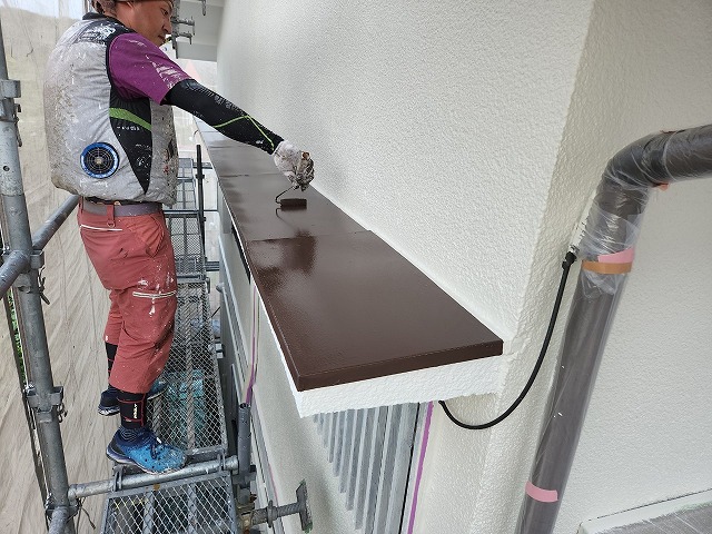 小庇塗装 ロックペイント「ハイパーユメロック」上塗り2回目 施工中