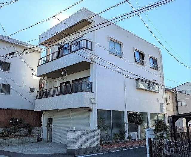 名古屋市東区　３階建てモダン住宅　外壁塗装　施工例の写真