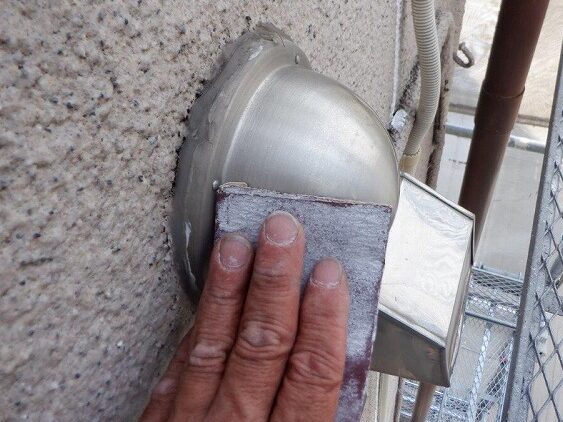名古屋市東区 外壁塗装 ベントキャップ ケレン作業